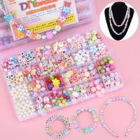 Colorful Acrylic Beads DIY Jewelry Making Kit for Girls - Includes 550-700 pieces for Bracelets, Necklaces, and Handmade Crafts. Perfect for Children's Play and Creativity.