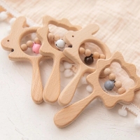 1PC Baby Wooden Rattle Beech Animal Hand Teething Wooden Ring Makes A Sound Montessori Educational Toy Attract Attention