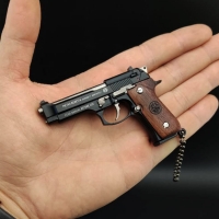 Glock 17 Fidget Toy PUBG Keychain Mini Metal Desert Eagle Glock G17 Keychain Pistol Portable Shell Ejection Assemble Disassemble