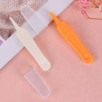 Newborn Safety Safe Daily Care Infant Ear Nose Navel Plastic Tweezers Pincet Forceps Talheres Infantil Mamadeira Clips With Lid