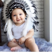 Indian Style Feather Headband for Children - Ideal for Parties, Baby Photo Shoots, and Decorative Purposes - Flower Headdress, Garland, and Hair Accessory Included.
