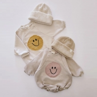 Smiley Face Hooded Romper for Baby Girls and Boys - Soft and Loose Cotton Sweatshirt with Long Sleeves and Bebe Fille Strampler Design.