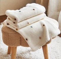 Nordic Pompom Baby Blanket - Soft Knitted Throw for Crib and Stroller (100x70cm)